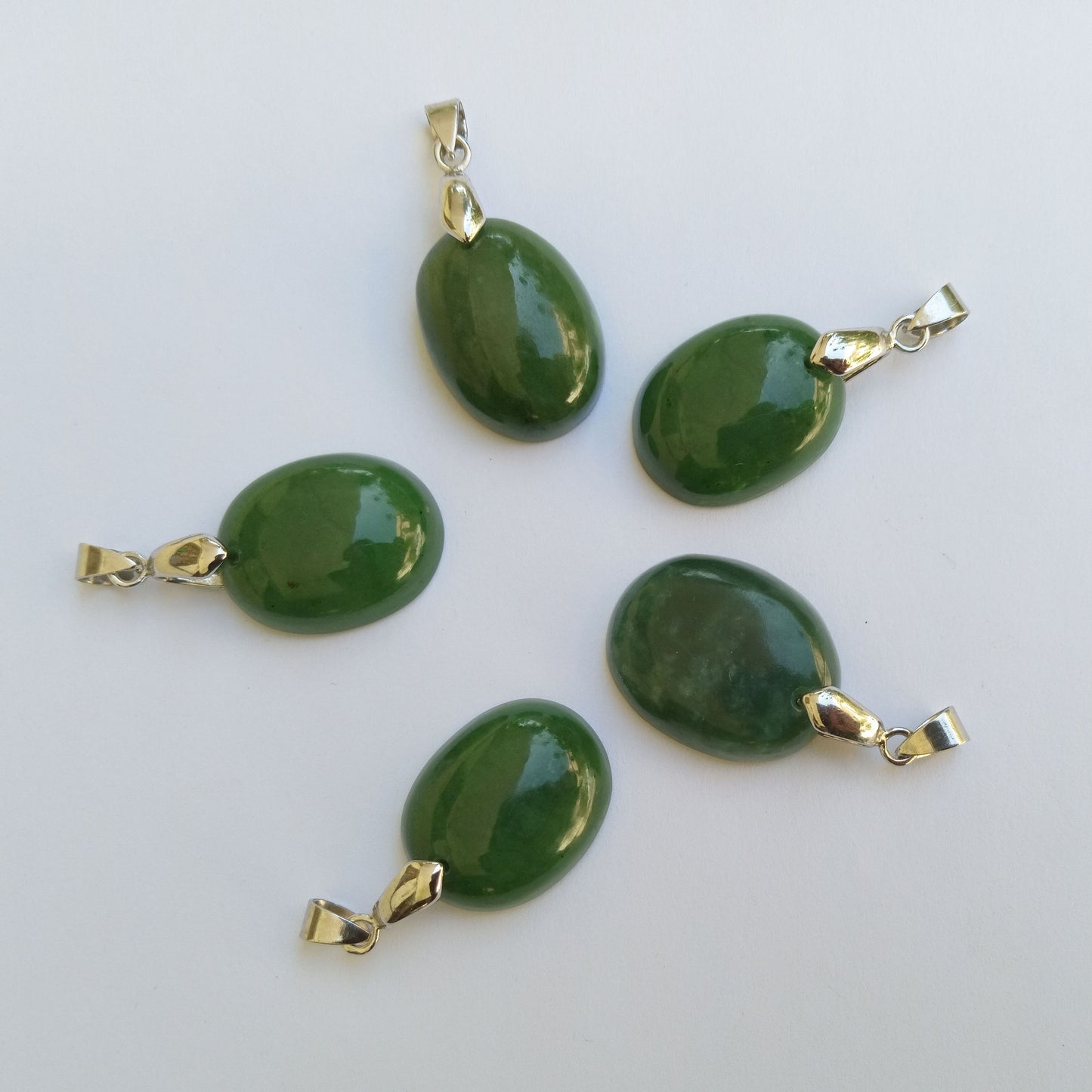Hangers - Medium groene nefriet ovale vorm