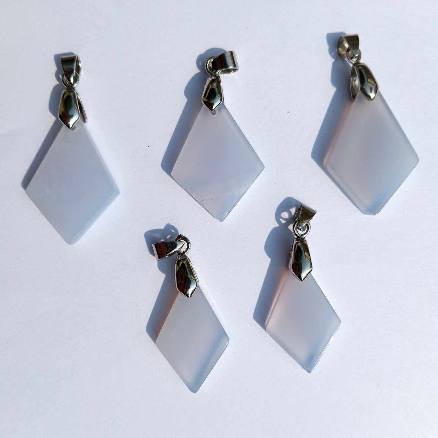 Hangers - Witte Agaat-vliegervorm