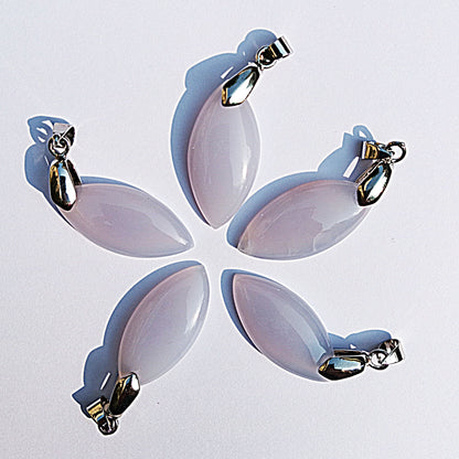 Hangers - Bloemblaadjesvorm van witte agaat