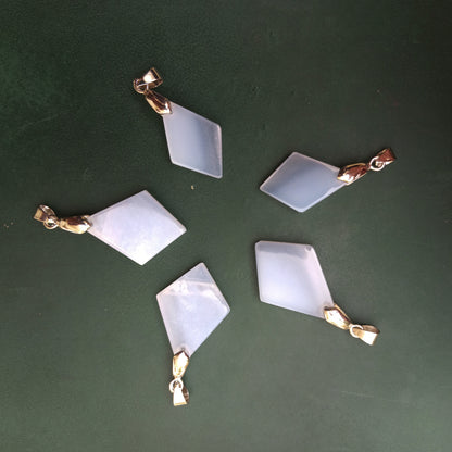 Hangers - Witte Agaat-vliegervorm