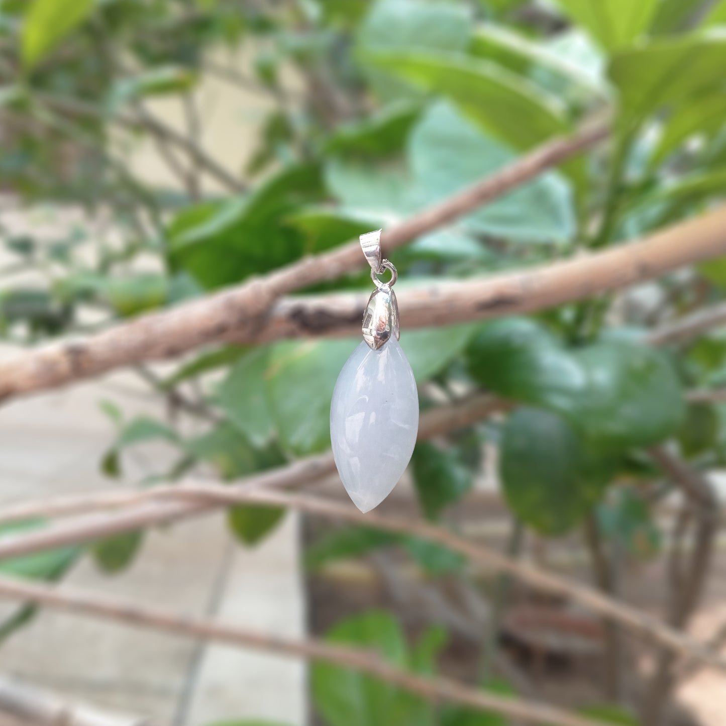 Hangers - Bloemblaadjesvorm van witte agaat